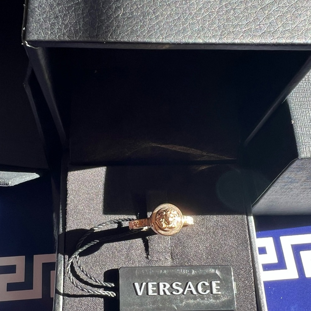 NEW Versace Gold Tone Medusa Ring ❤️‍🔥 and Jewelry Box/tag